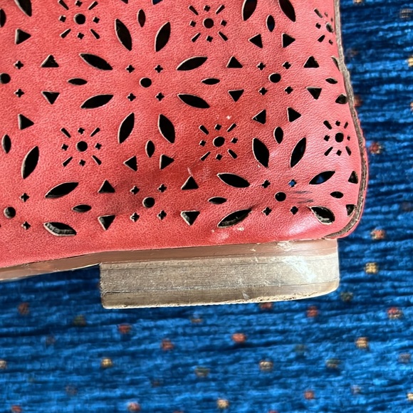 Crown Vintage size 9 rusty-Red Lace Up Boots with Intricate laser-cut Design - Picture 8 of 9